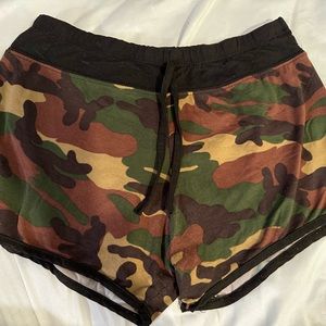 •Women’s Camo Shorts
